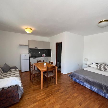 Apartments Antolkovic Ugljan Εξωτερικό φωτογραφία