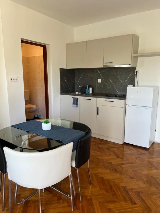 Apartments Antolkovic Ugljan Εξωτερικό φωτογραφία