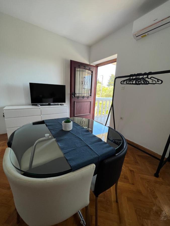 Apartments Antolkovic Ugljan Εξωτερικό φωτογραφία