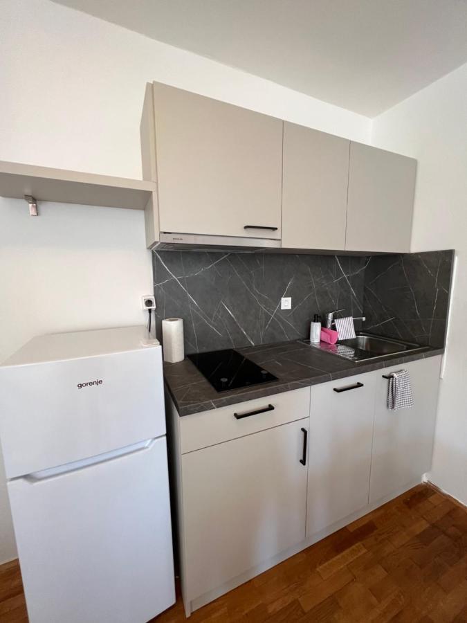 Apartments Antolkovic Ugljan Εξωτερικό φωτογραφία