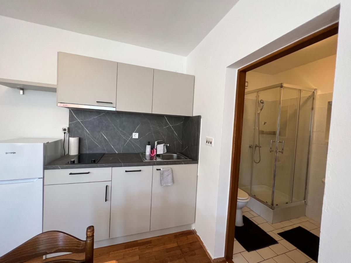 Apartments Antolkovic Ugljan Εξωτερικό φωτογραφία