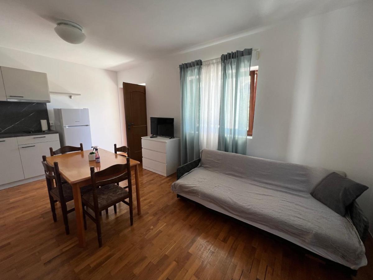 Apartments Antolkovic Ugljan Εξωτερικό φωτογραφία