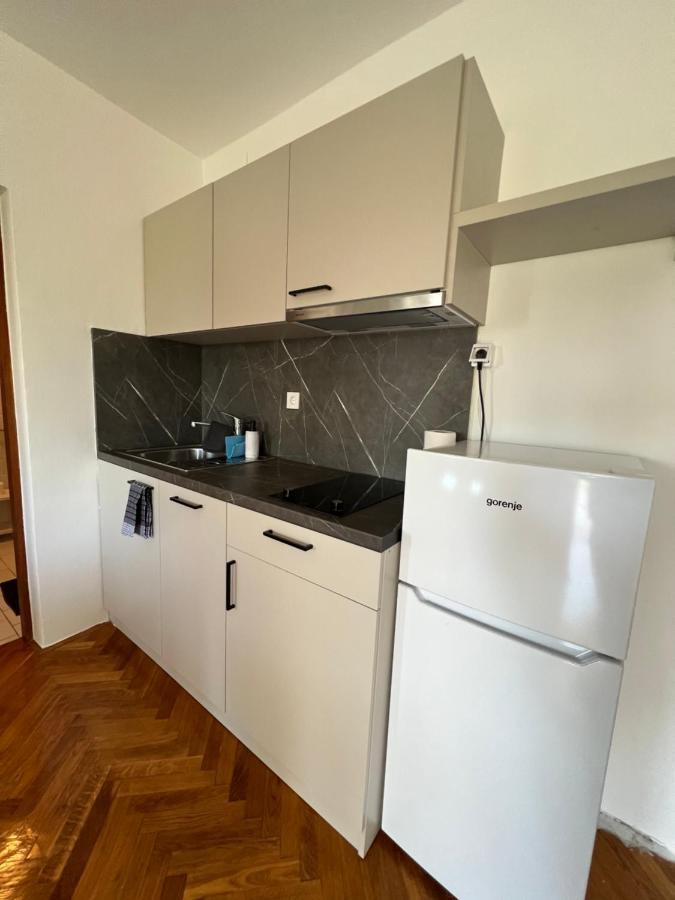 Apartments Antolkovic Ugljan Εξωτερικό φωτογραφία