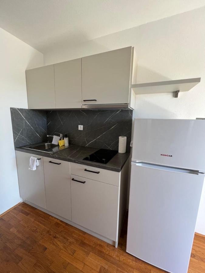 Apartments Antolkovic Ugljan Εξωτερικό φωτογραφία