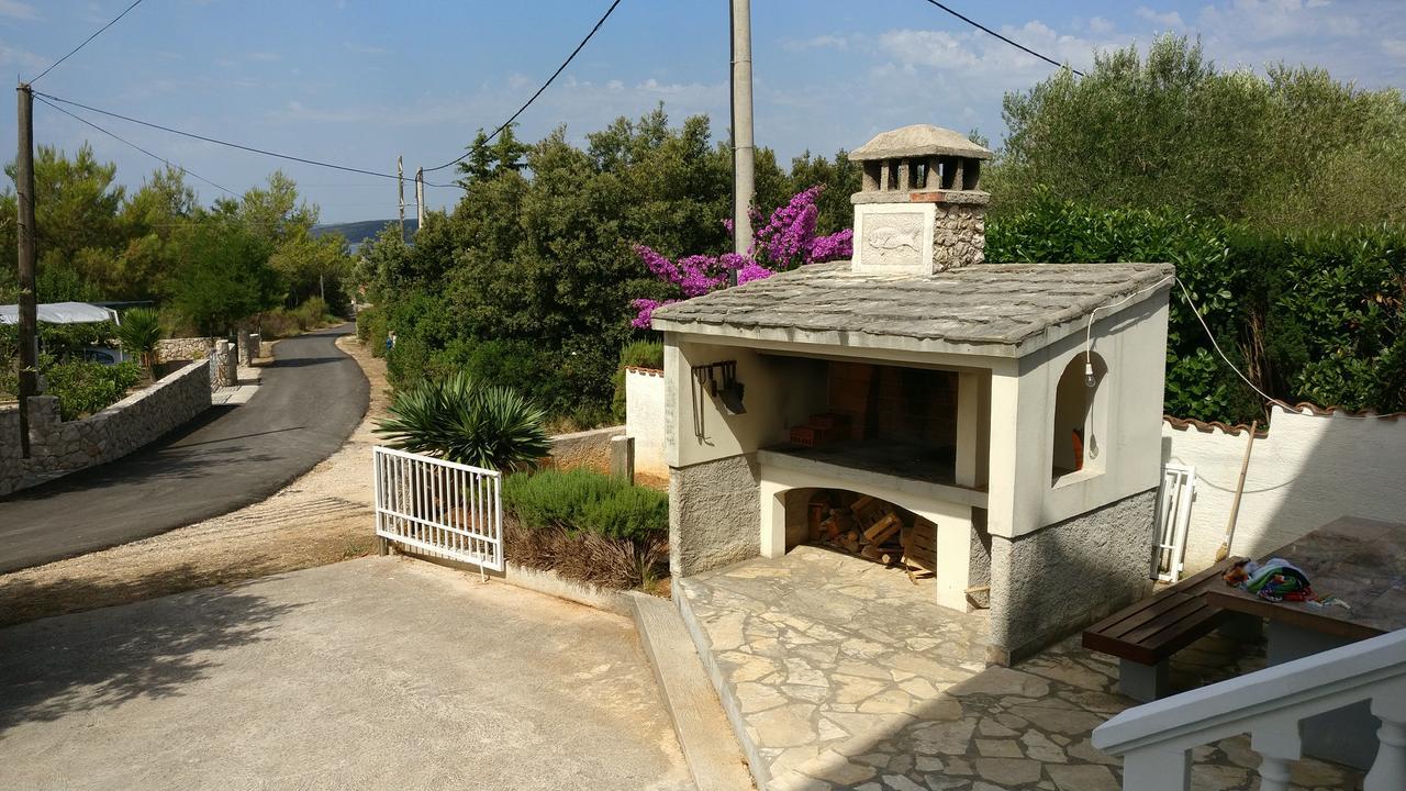 Apartments Antolkovic Ugljan Εξωτερικό φωτογραφία