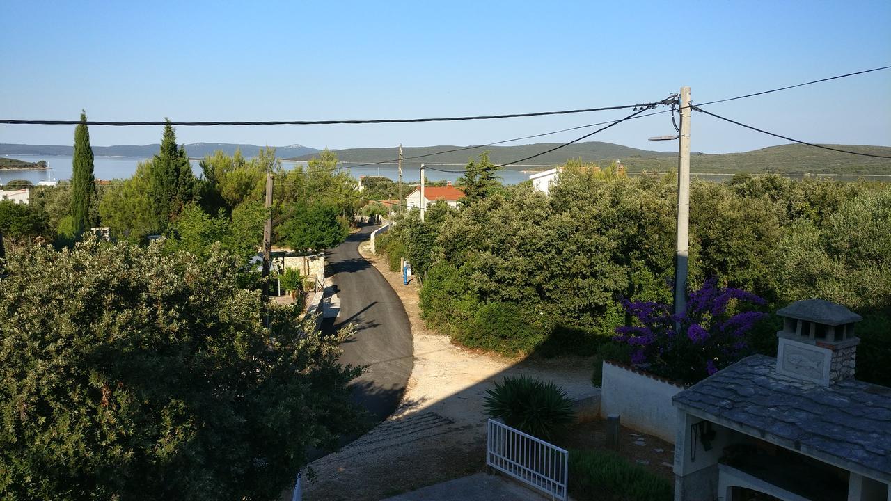 Apartments Antolkovic Ugljan Εξωτερικό φωτογραφία