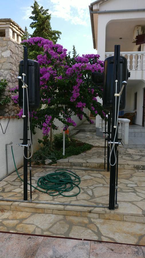 Apartments Antolkovic Ugljan Εξωτερικό φωτογραφία